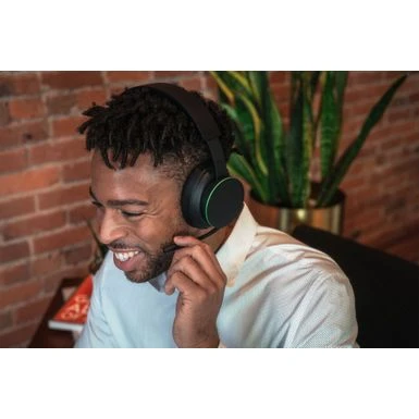 Microsoft - Xbox Wireless Gaming Headset For Xbox Series X|S, Xbox One, And Windows 10|11 - Black 4 Microsoft - Xbox Wireless Gaming Headset For Xbox Series X|S, Xbox One, And Windows 10|11 - Black - Image 2